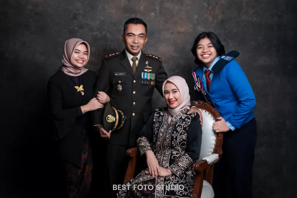 Foto Keluarga Resmi 2 jpg