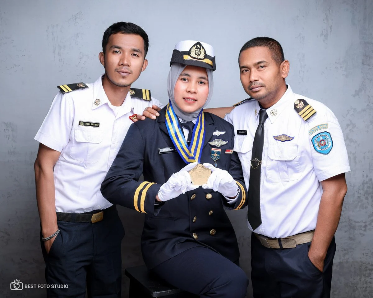 foto keluarga wisuda gaya candid natural 130.jpg