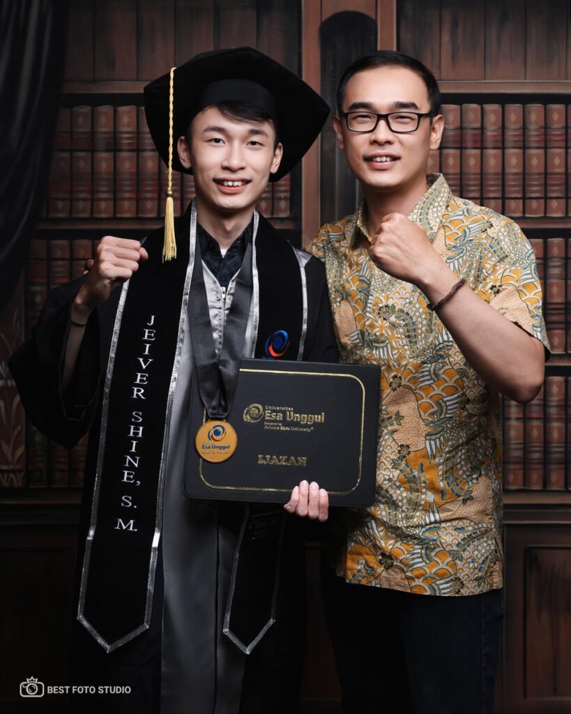 foto kelulusan orang tua bangga 12.jpg