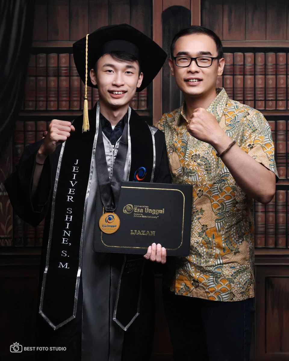 foto kelulusan orang tua bangga 12.jpg