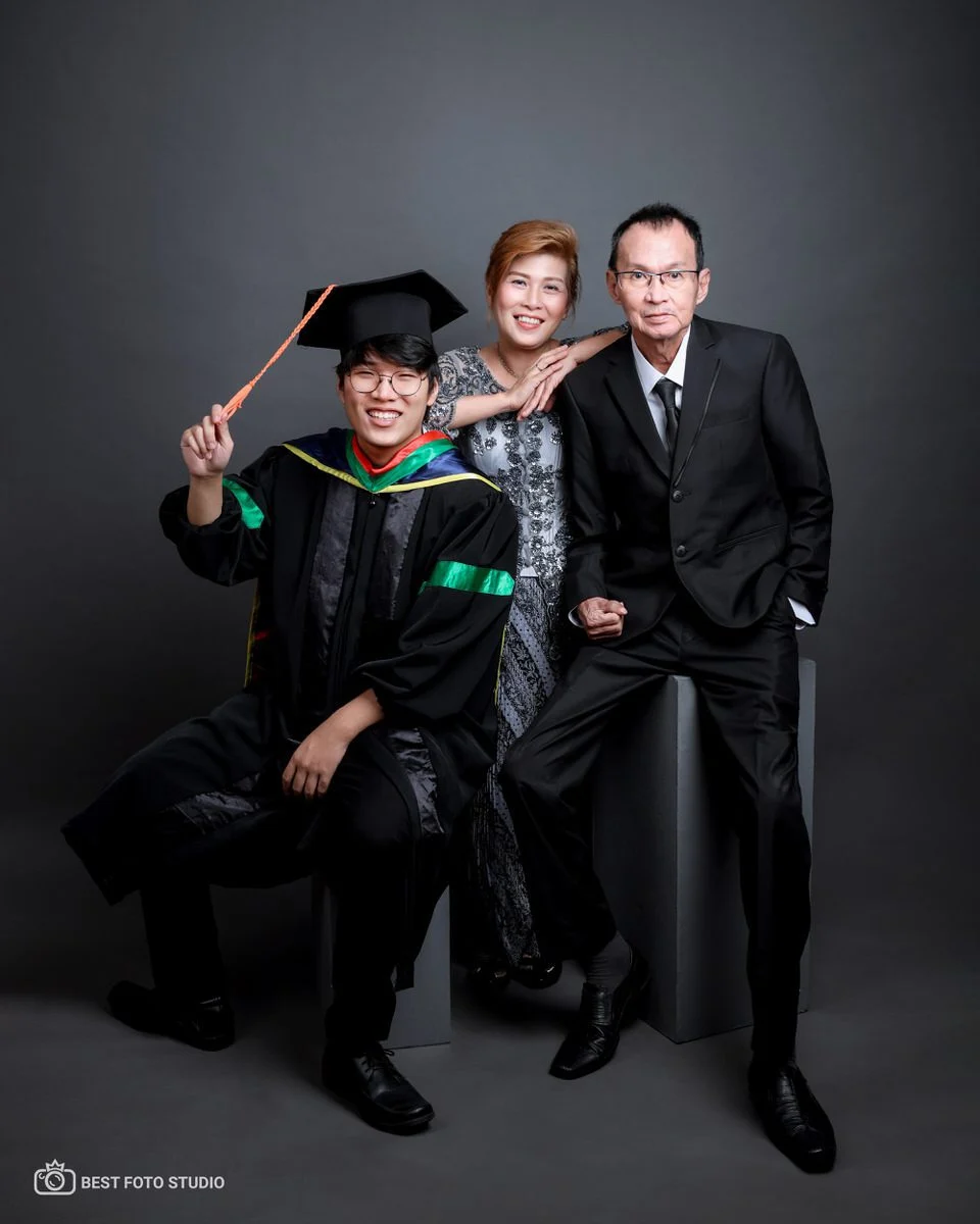 foto kelulusan orangtua anak bersama.jpg