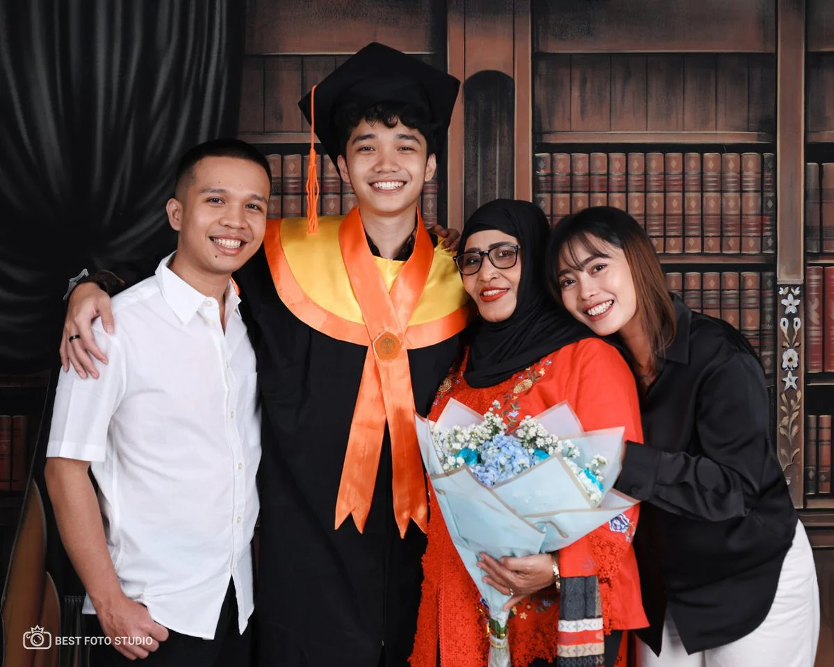 foto kelulusan perpustakaan universitas buku 037.jpg