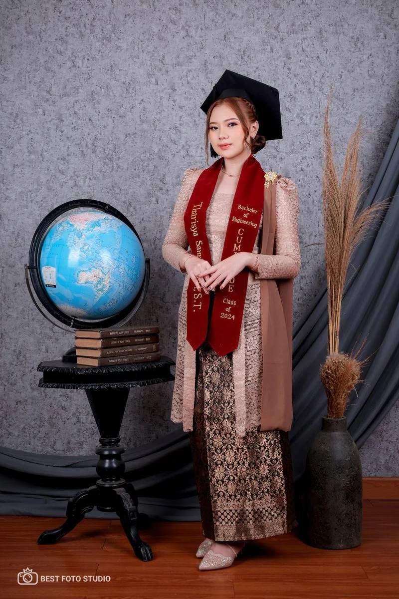 foto kelulusan sendiri tema rustic.jpg