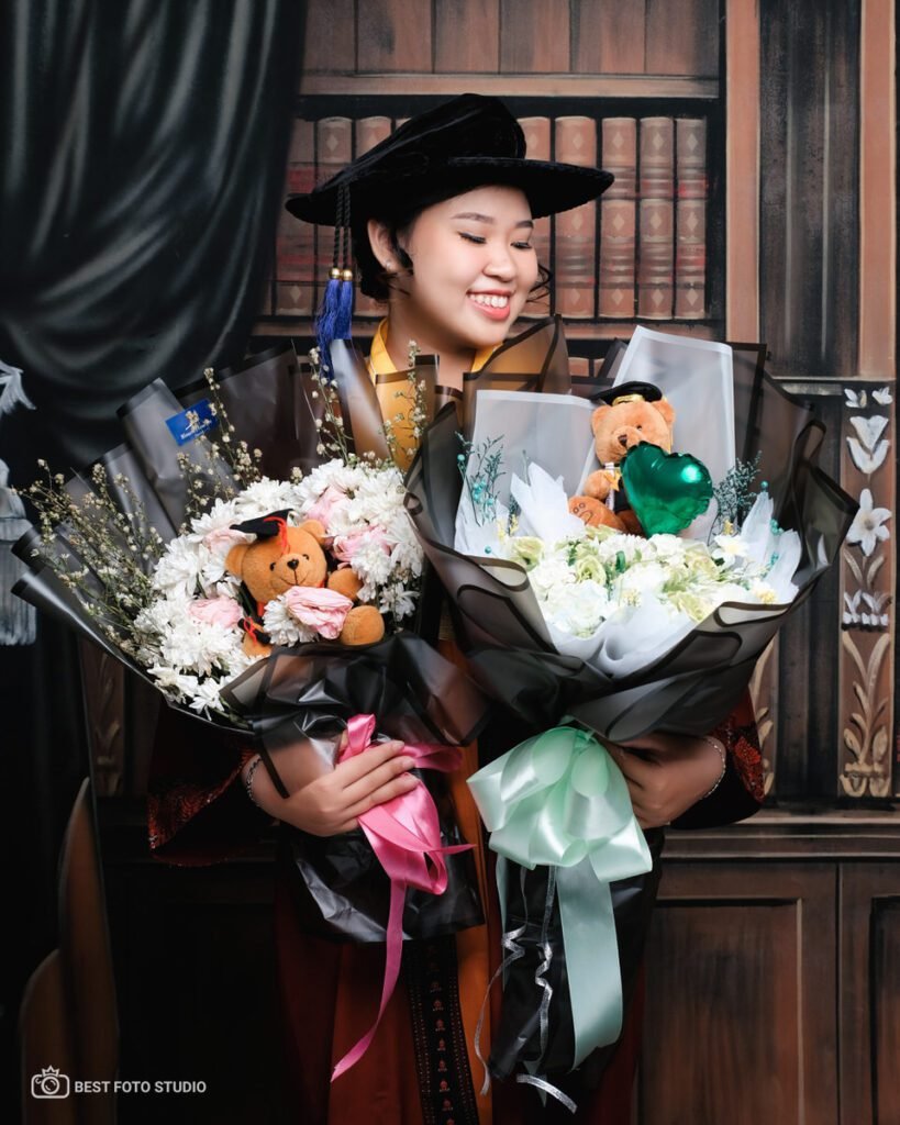 foto kelulusan wisuda toga senyum.jpg