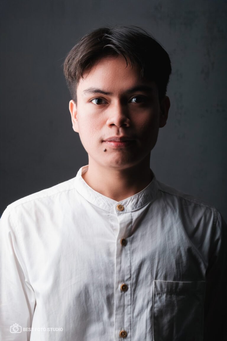 Menabung dan Menikmati Hidup: Rahasia Keseimbangan Finansial Optimal 6 foto personal ekspresi percaya diri.jpg