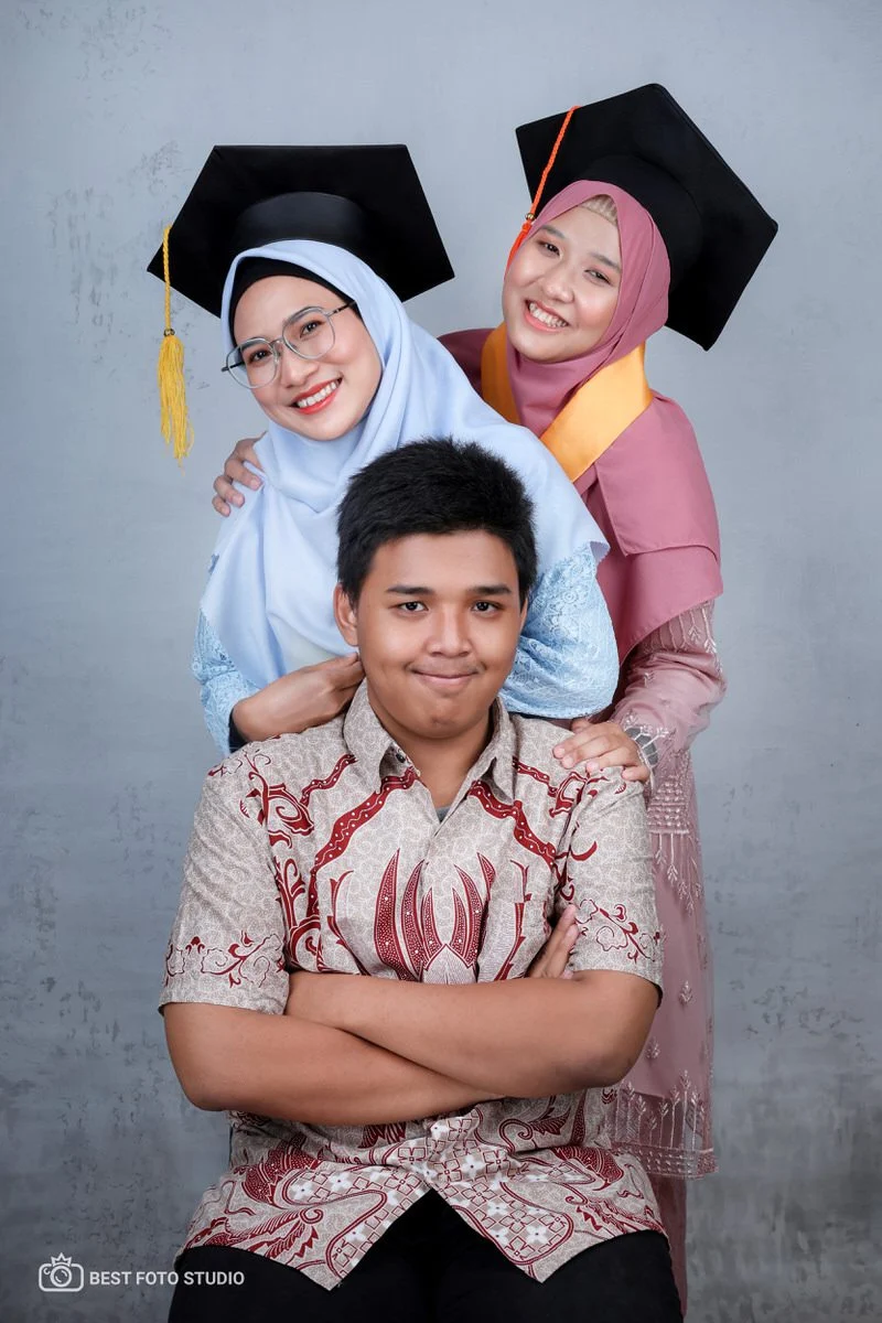 foto wisuda indoor background polos 10.jpg