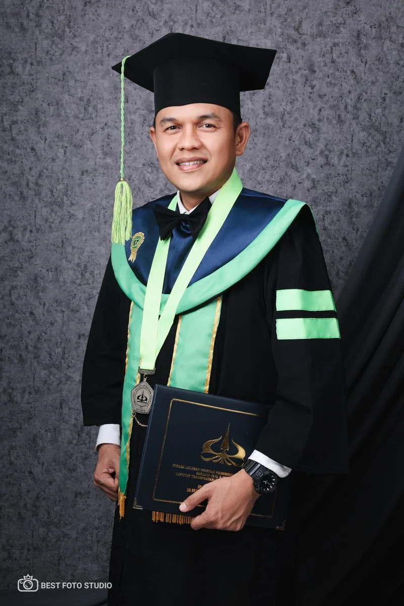 foto wisuda indoor close up mata berbinar 040.jpg