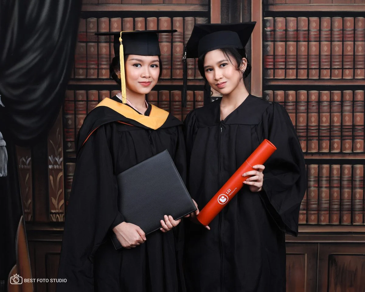 foto wisuda bersama saudara kandung 111.jpg