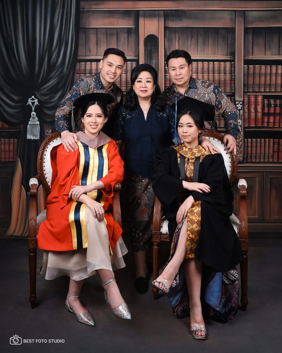 graduation photoshoot ekspresi wajah bahagia 021.jpg