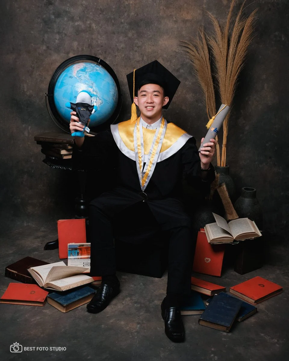 graduation photoshoot gaya klasik.jpg