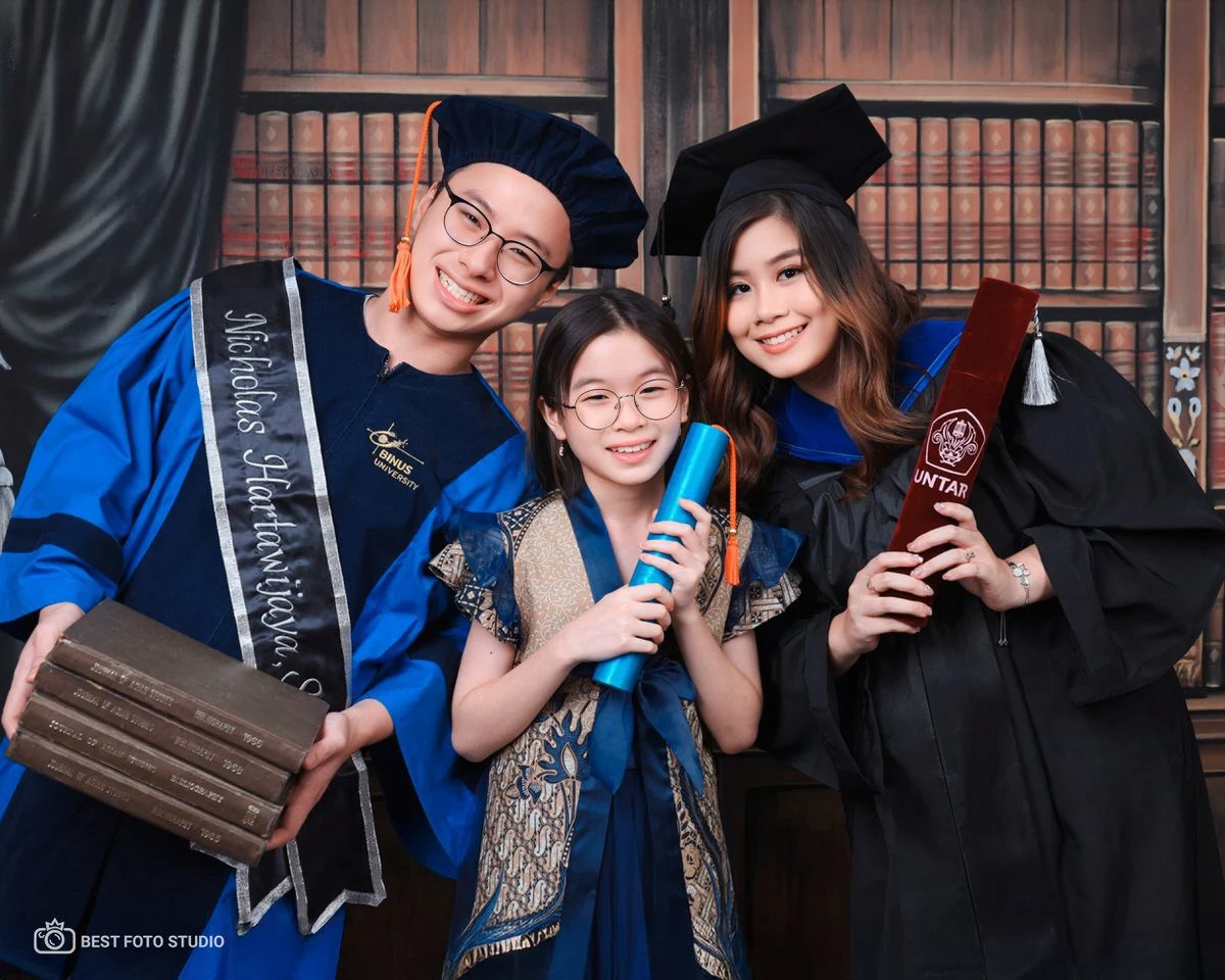 graduation photoshoot pose grup kreatif 150.jpg