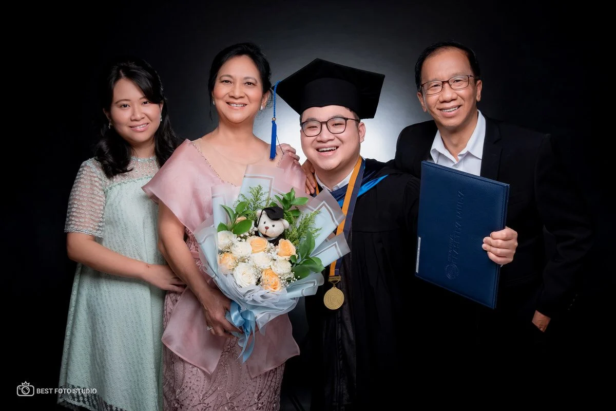 graduation photoshoot pose keluarga kreatif 100.jpg