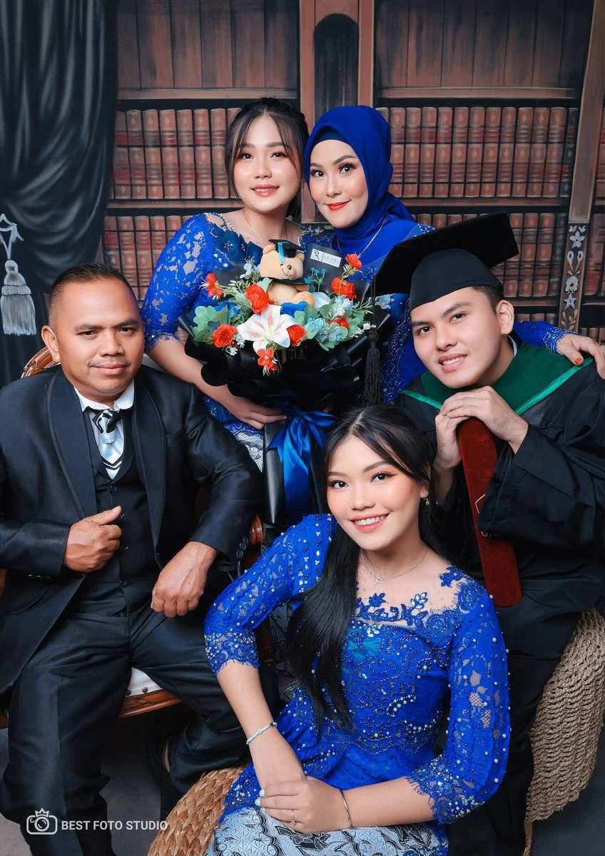 graduation photoshoot wisuda konsep library 66.jpg