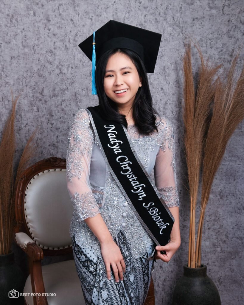 graduation foto sendiri wisuda.jpg