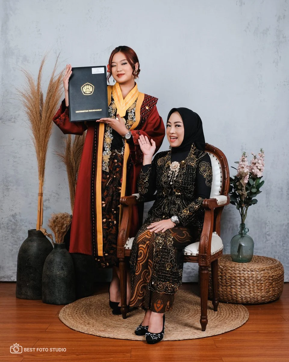 graduation foto wisuda keluarga.jpg
