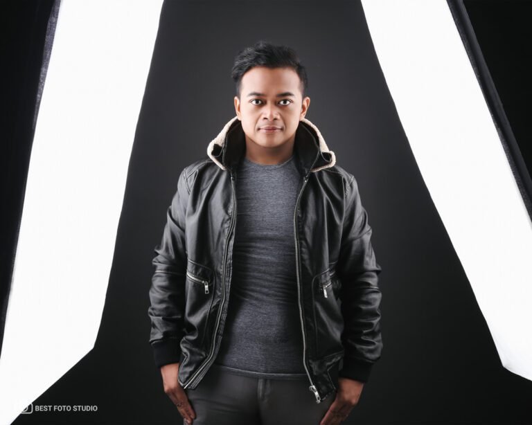 Menabung dan Menikmati Hidup: Rahasia Keseimbangan Finansial Optimal 8 profile photoshoot studio creativ lighting.jpg