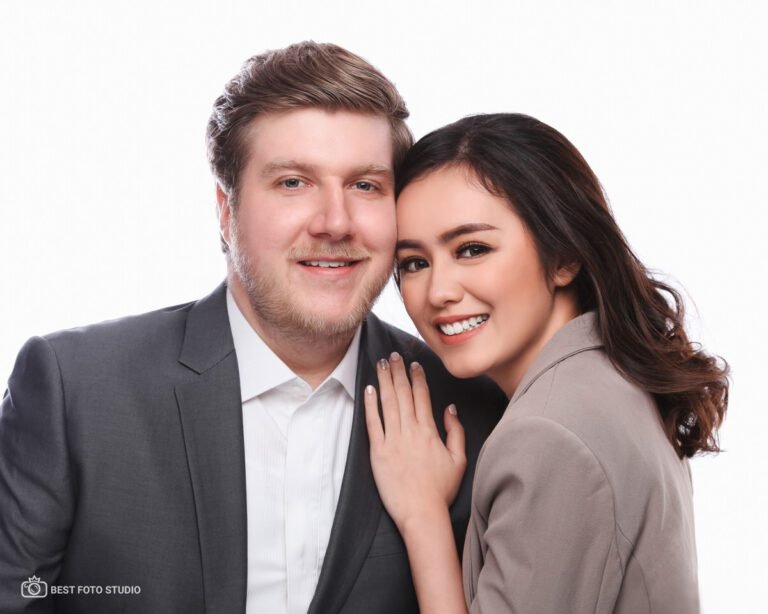 tawa kita adalah simfoni cinta foto pasangan.jpg