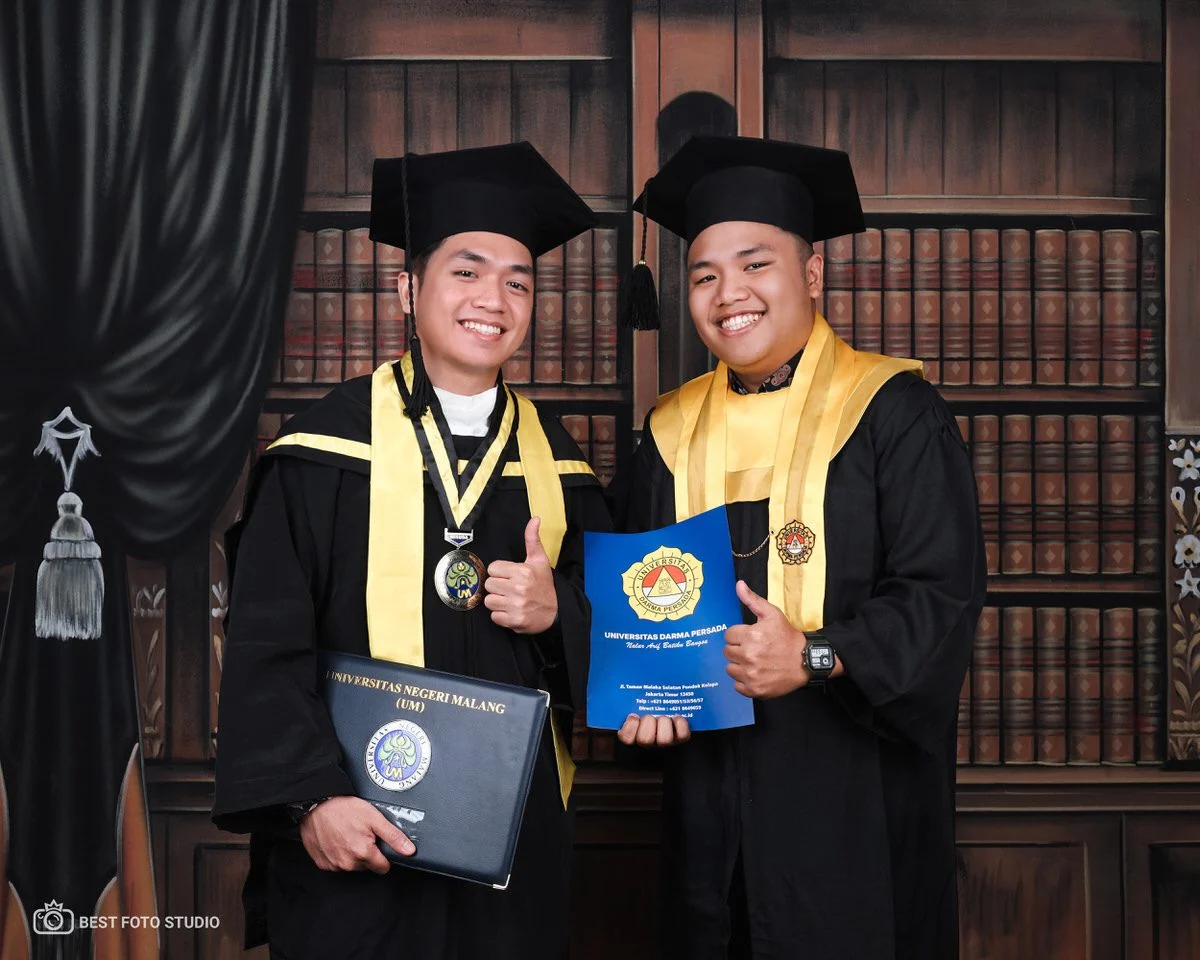 wisuda bersama keluarga saudara dekat 055.jpg