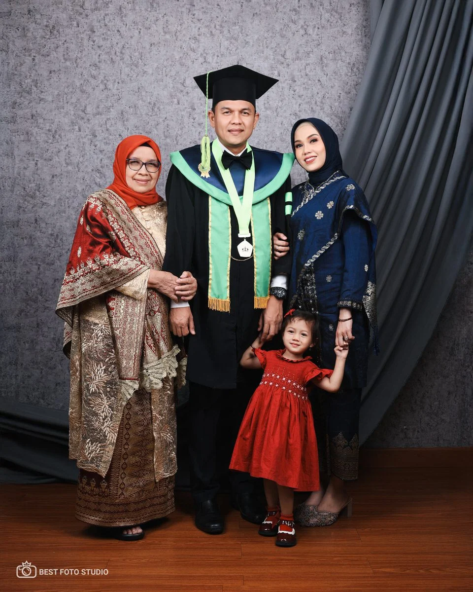 wisuda foto wisuda keluarga momen kebersamaan 013.jpg