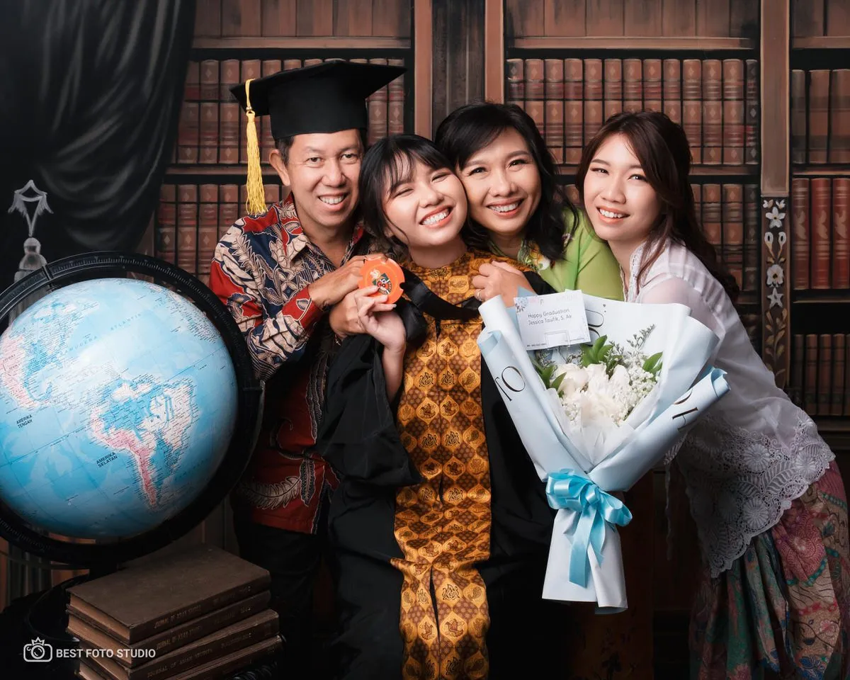 wisuda kebanggaan orangtua keluarga bahagia 008.jpg